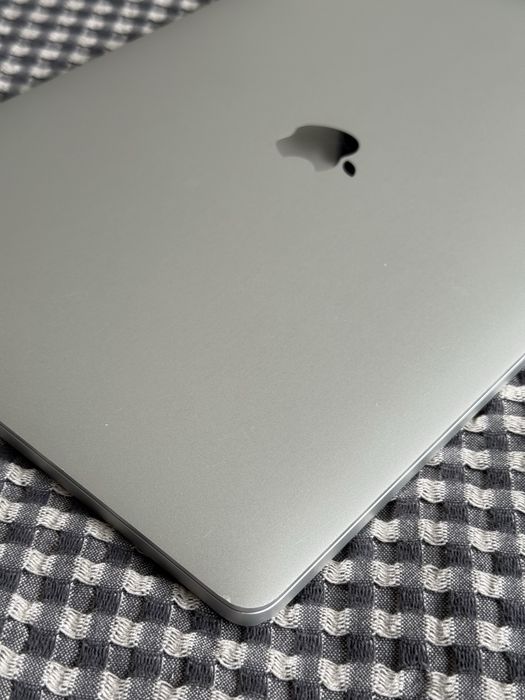 MacBook Pro 16” 2019 , i7 ,16 GB , SSD 500 GB