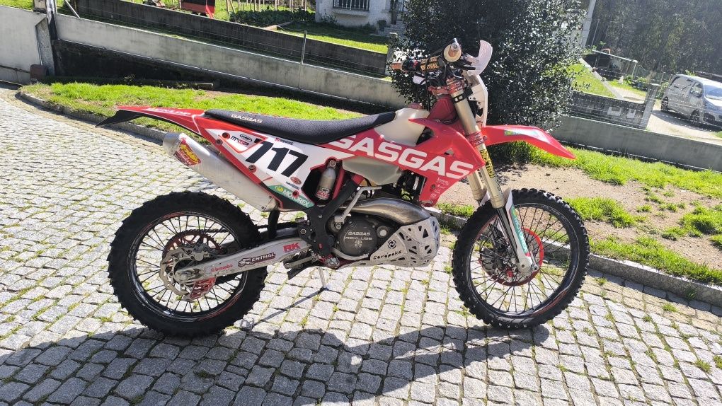 Gasgas ec300 GP 2018

-Moto com 250h
-Suspensões preparadas nível 1 LC