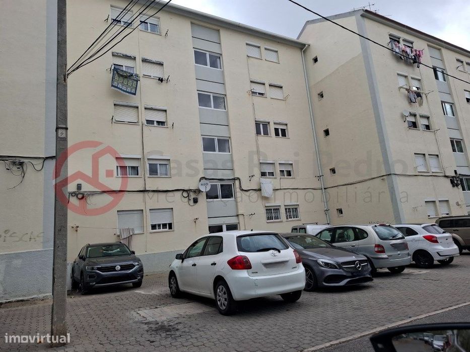Apartamento T3 para recuperar, no Laranjeiro