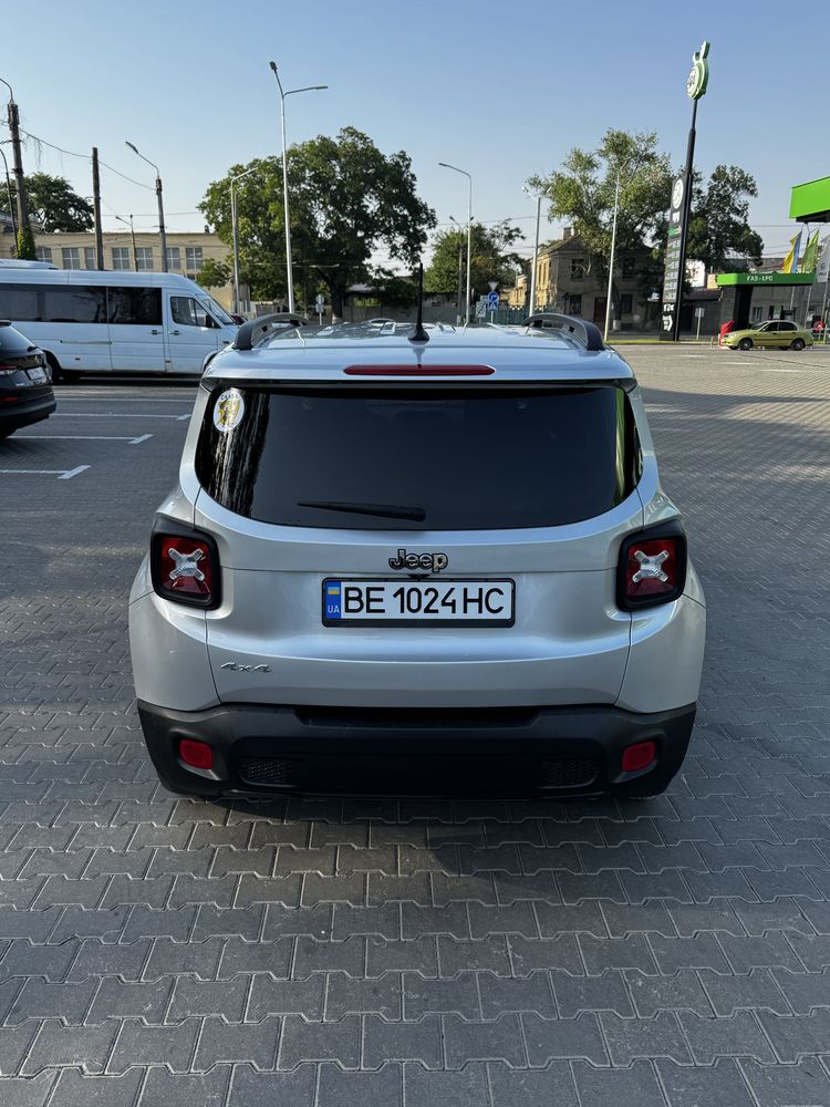 Продаю jeep renegade