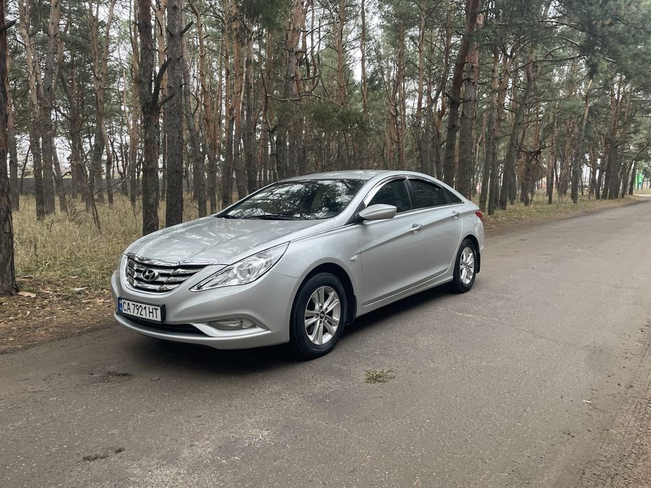 Hyundai Sonata в ідеальному стані.