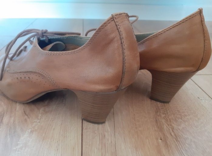 Buty skórzane brązowe Bata 40