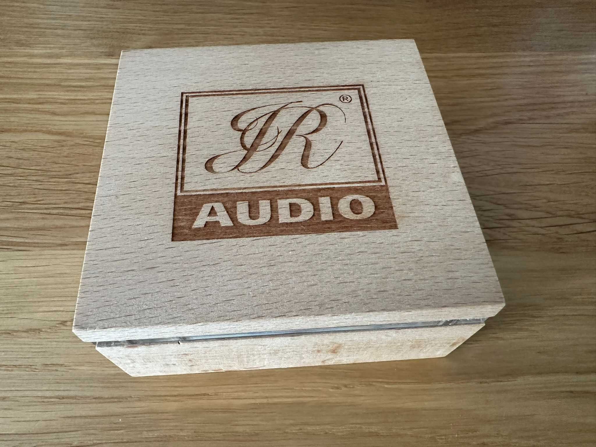 Docisk gramofonowy produkcji JR Audio o masie 260g