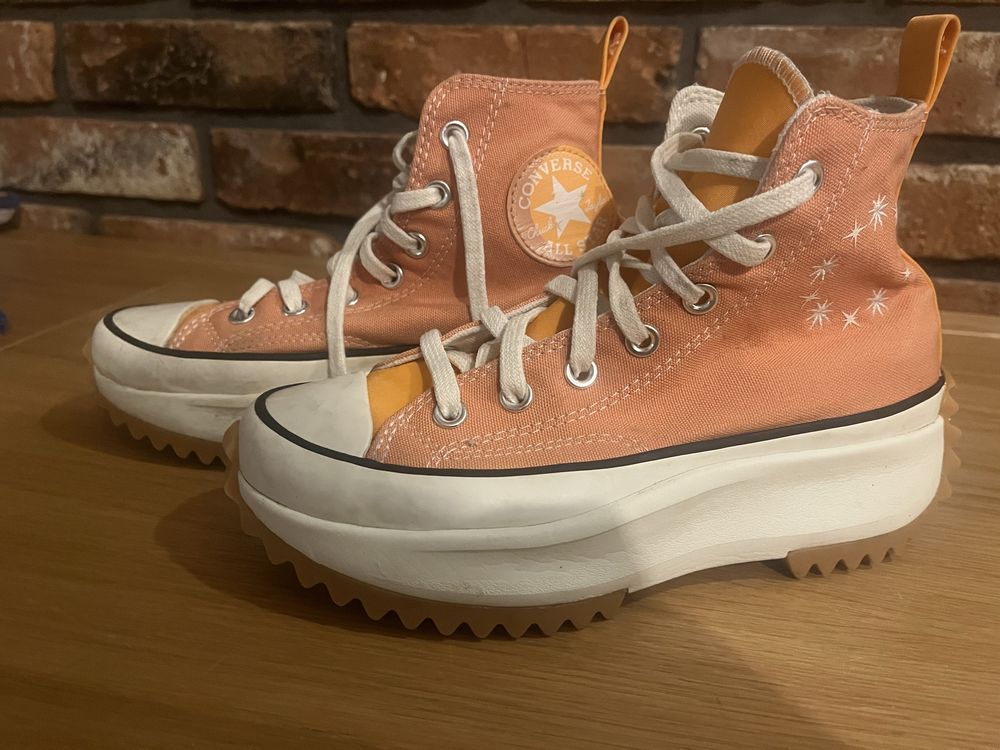 Converse na platformie