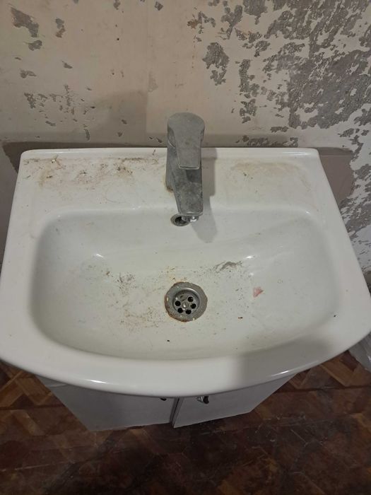 Продам умывальник  с тумбой б/у
