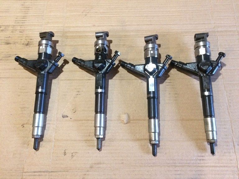Форсунка DENSO Nissan Navara 2.5 16600-EB300 16600-EC00A