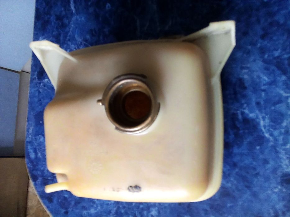 Бачок омывателя и расширительный на Фиат Дукато 290 2.5 D 1989-1994