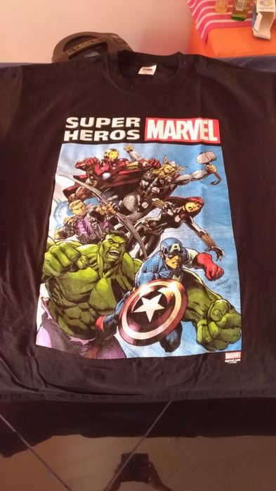 T shit Marvel tamanho L
