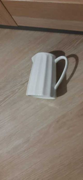 Biały Mlecznik / Dzbanuszek na Mleko / Porcelana / Skandi Art Deco