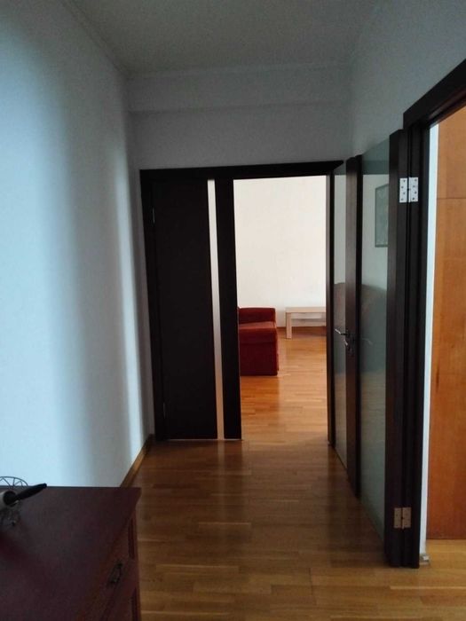 Продається двокімнатна  квартира в елітному районі.