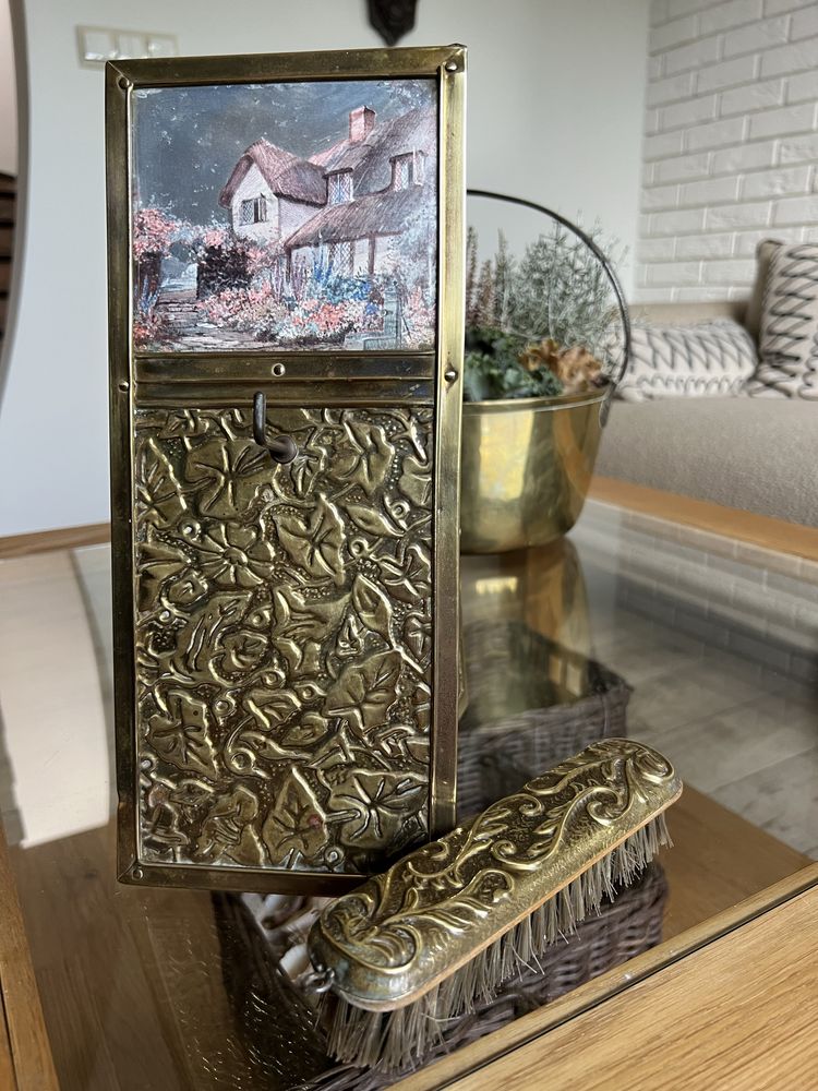 Przybornik szczotka wieszak mosiężno drewniany