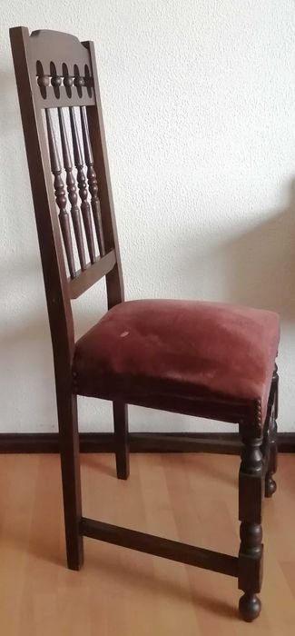 Cadeiras antigas de madeira