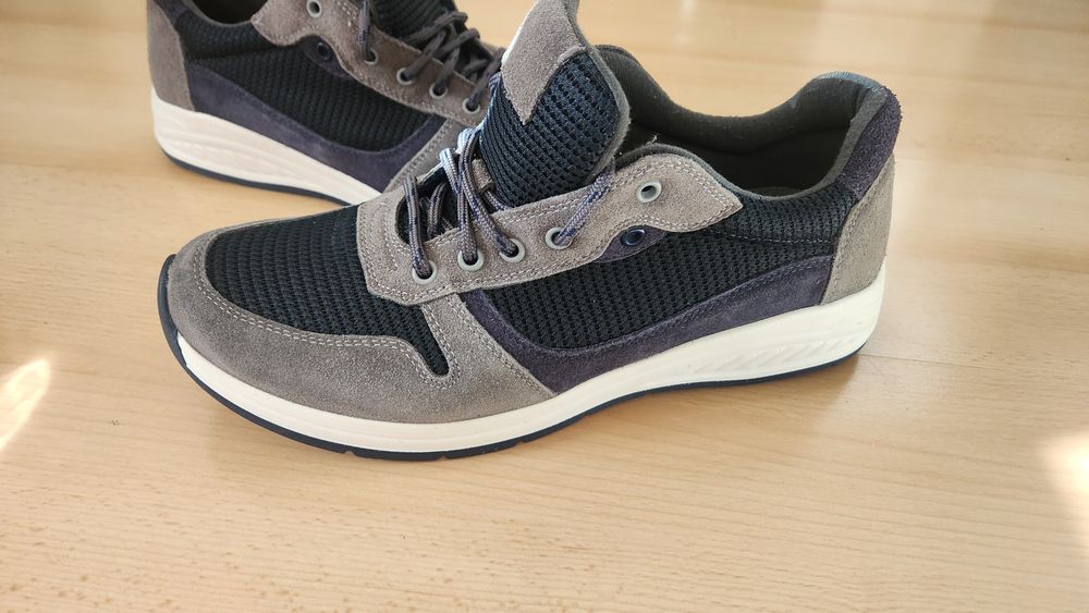 Nowe buty sportowe MON 43 Gregor