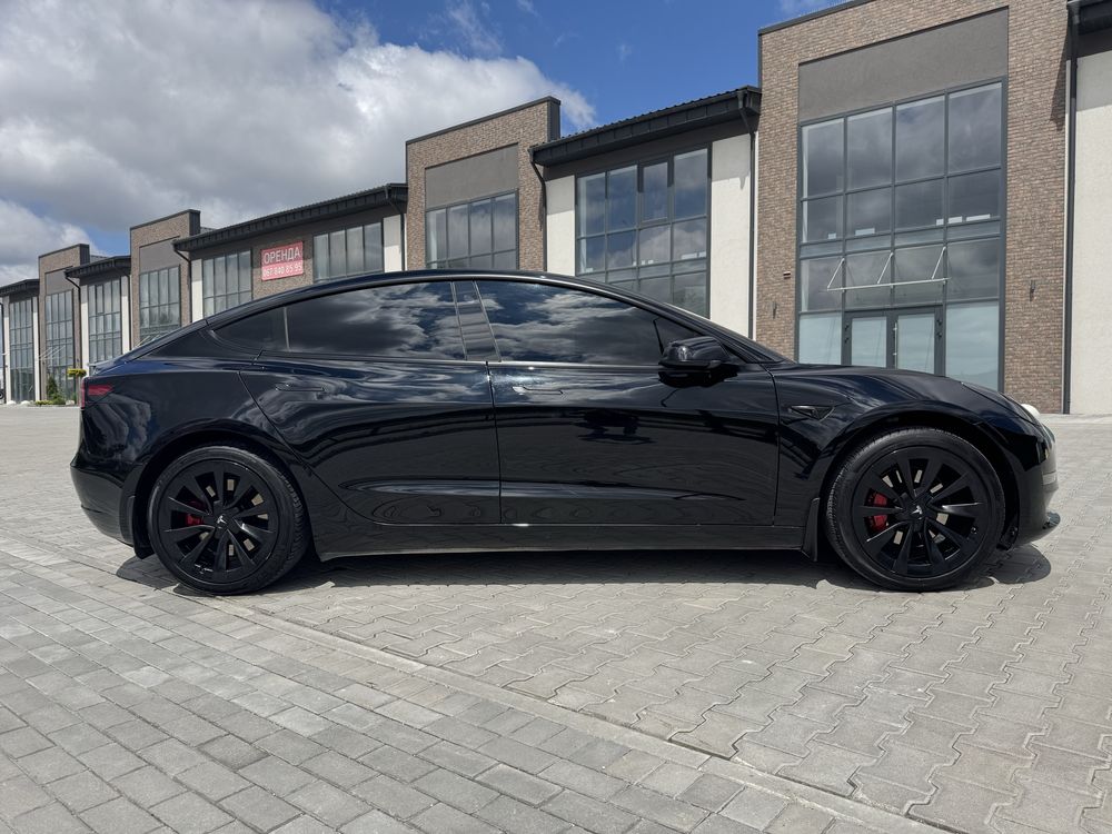 Tesla Model 3 Rear-Wheel Drive