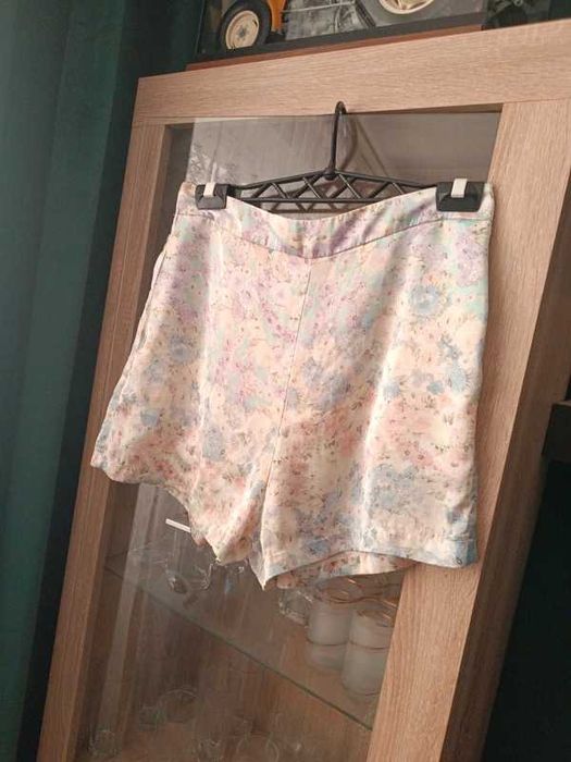 Spodenki Stradivarius kwiatki