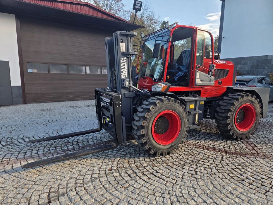 LTR50  Wózek widłowy terenowy o udźwigu 5 ton --Model: LTR50