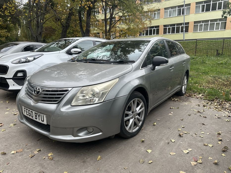Toyota Avensis T27 2010 рік 2.2 л D-4D 2AD-FTV 150 к.с. універсал