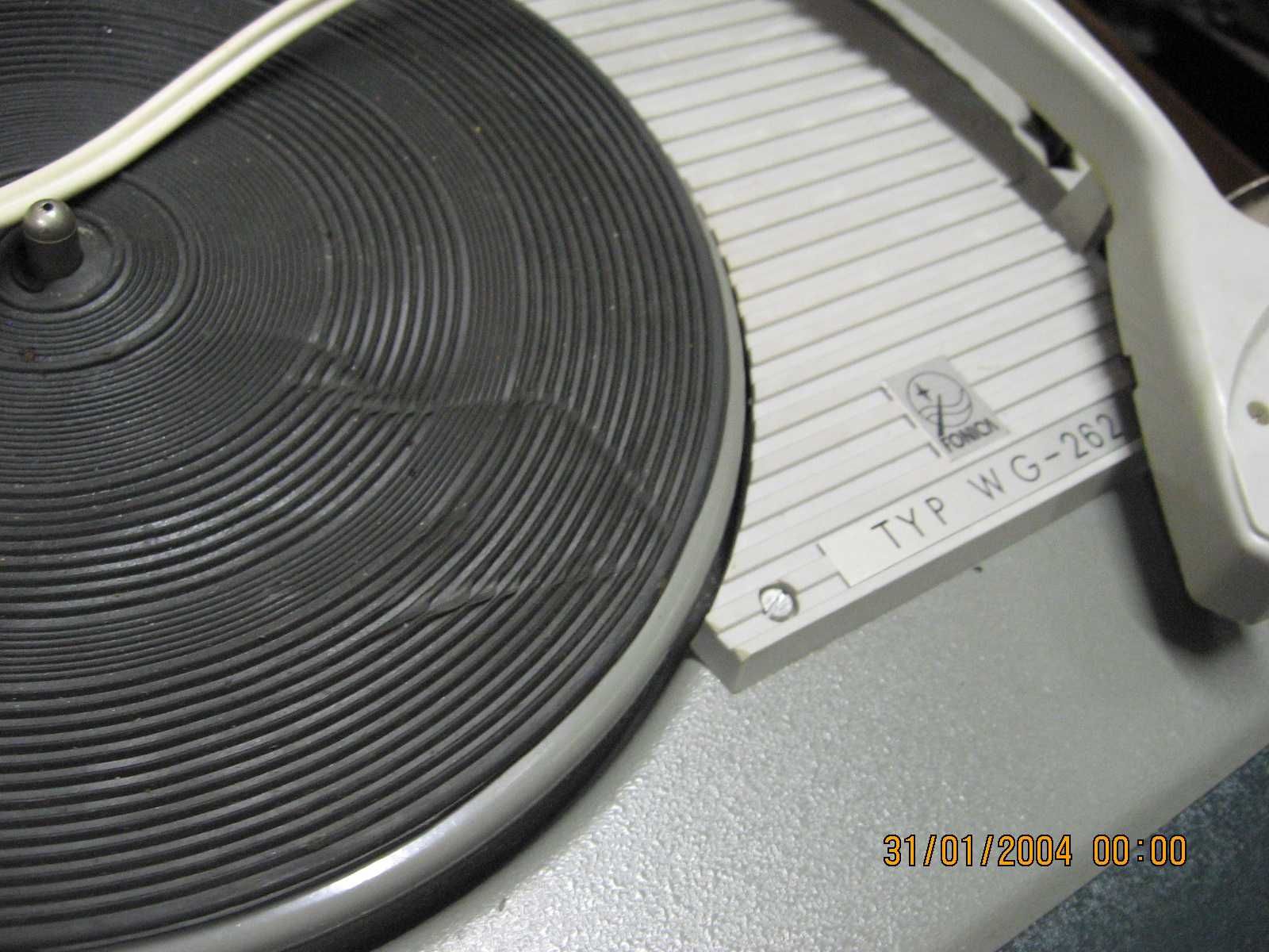 Bambino stary gramofon Fonica Typ WG 262 PRL