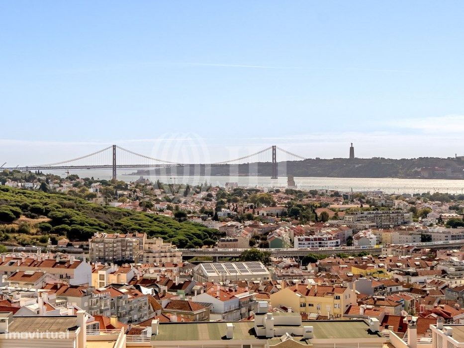 Apartamento T2 com garagem, no Alto de Algés, Oeiras