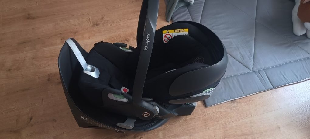 Fotelik nosidło z bazą Cybex stan idealny