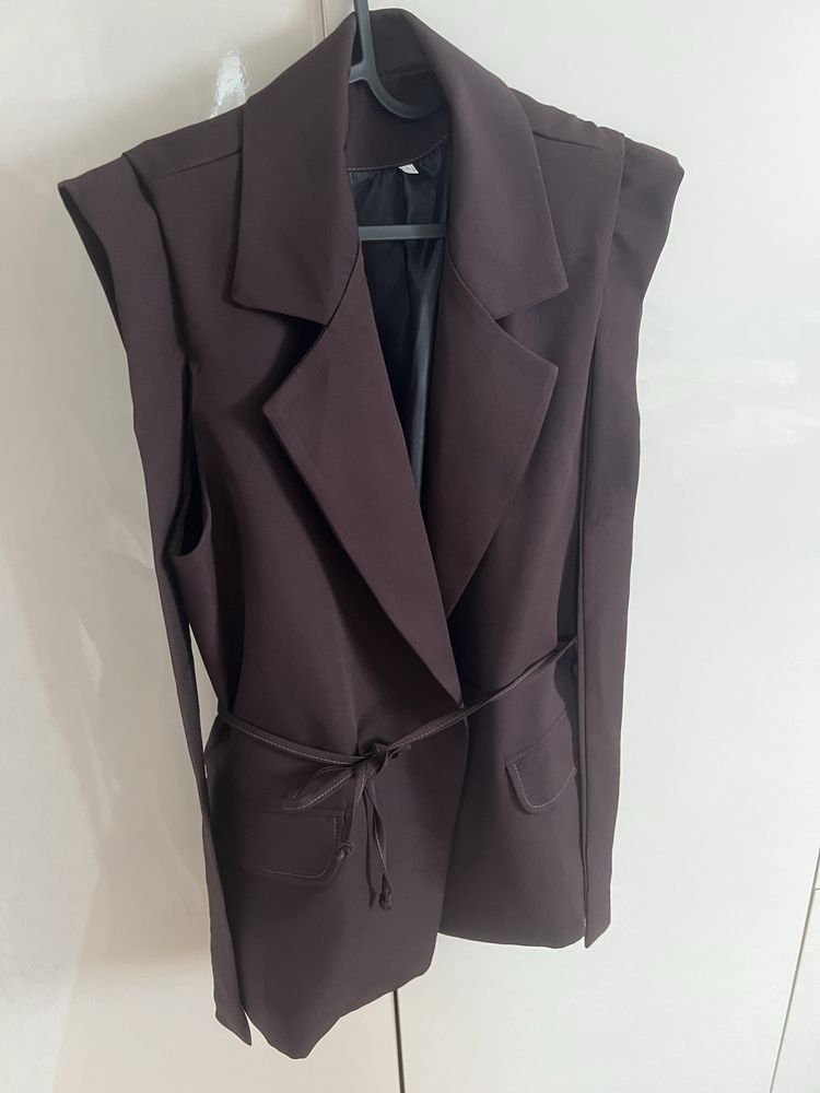 Подовжена жилетка zara колір шоколадний