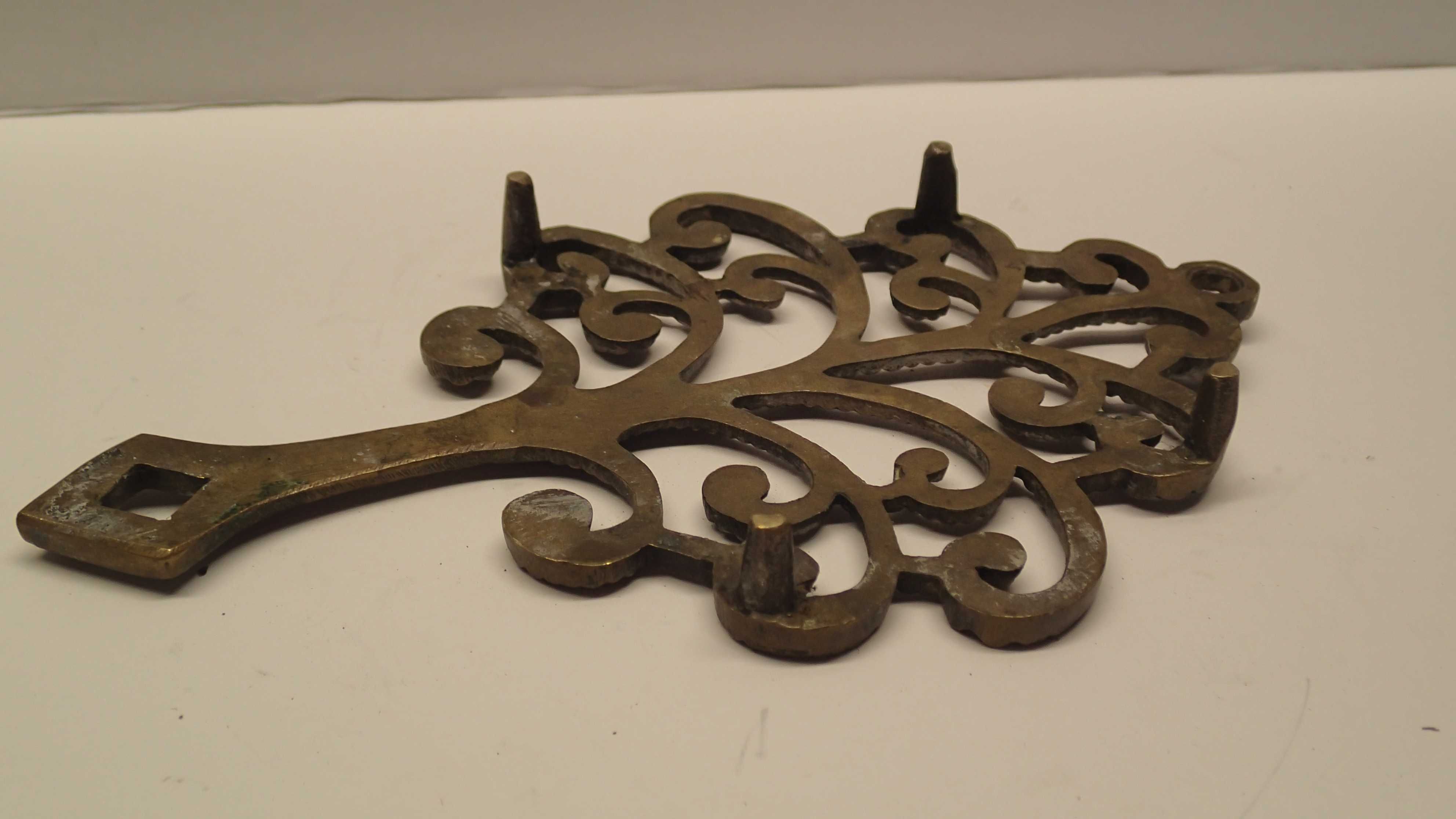 Base para tachos em Bronze