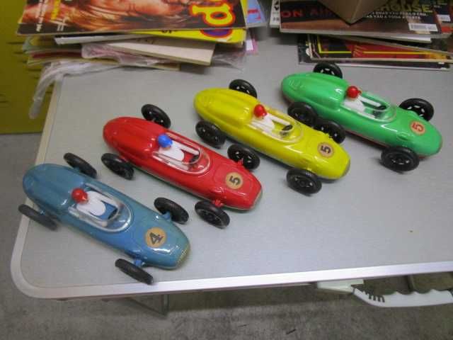 4 carros Pepe novos formula 1 antigos