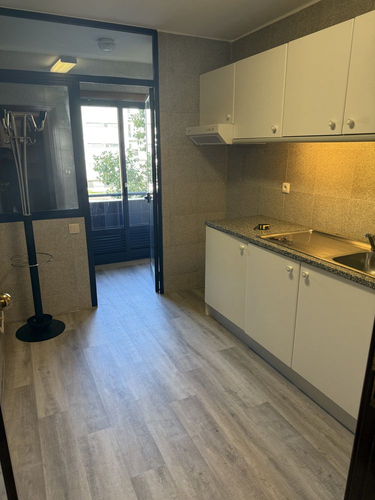 Apartamento T2 + 1 com 2 Lugares de garagem e arrumos