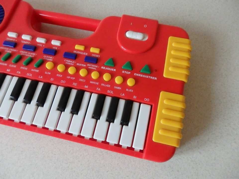 Instrument klawiszowy dla dziecka - dużo funkcji.