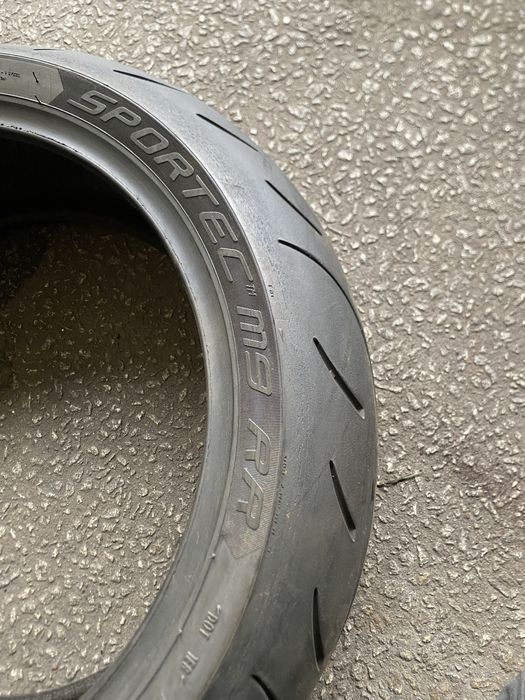 Pneus Mota 120/70/17 e 200/55/17 Metzeler Sportec M9 RR