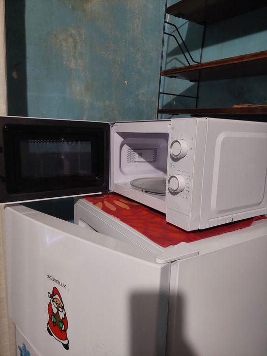 Продам свой  холодильник и микроволновку б/у в отличном состоянии!