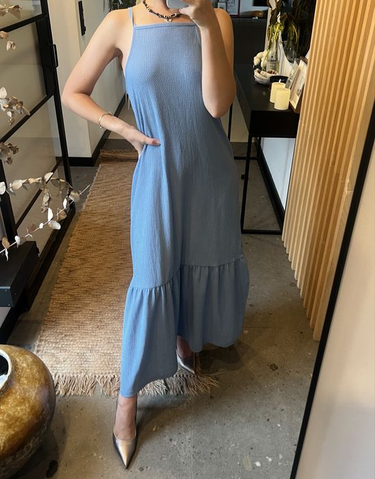 Długa/maxi błękitna sukienka, z dekoltem halter