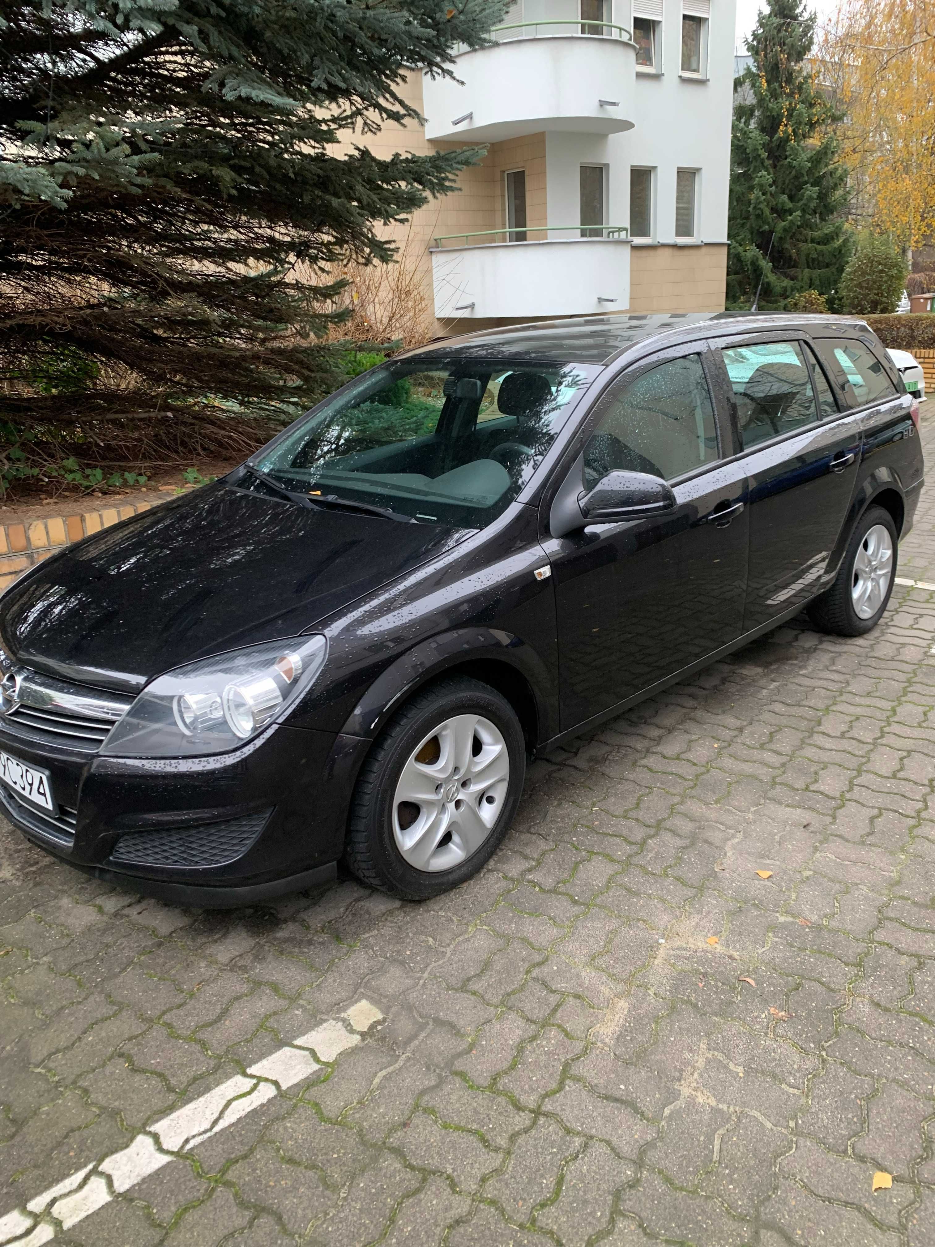 Opel Astra H rok pr. 2010 pierwsza rejestracja 2011r. Oszczędny diesel