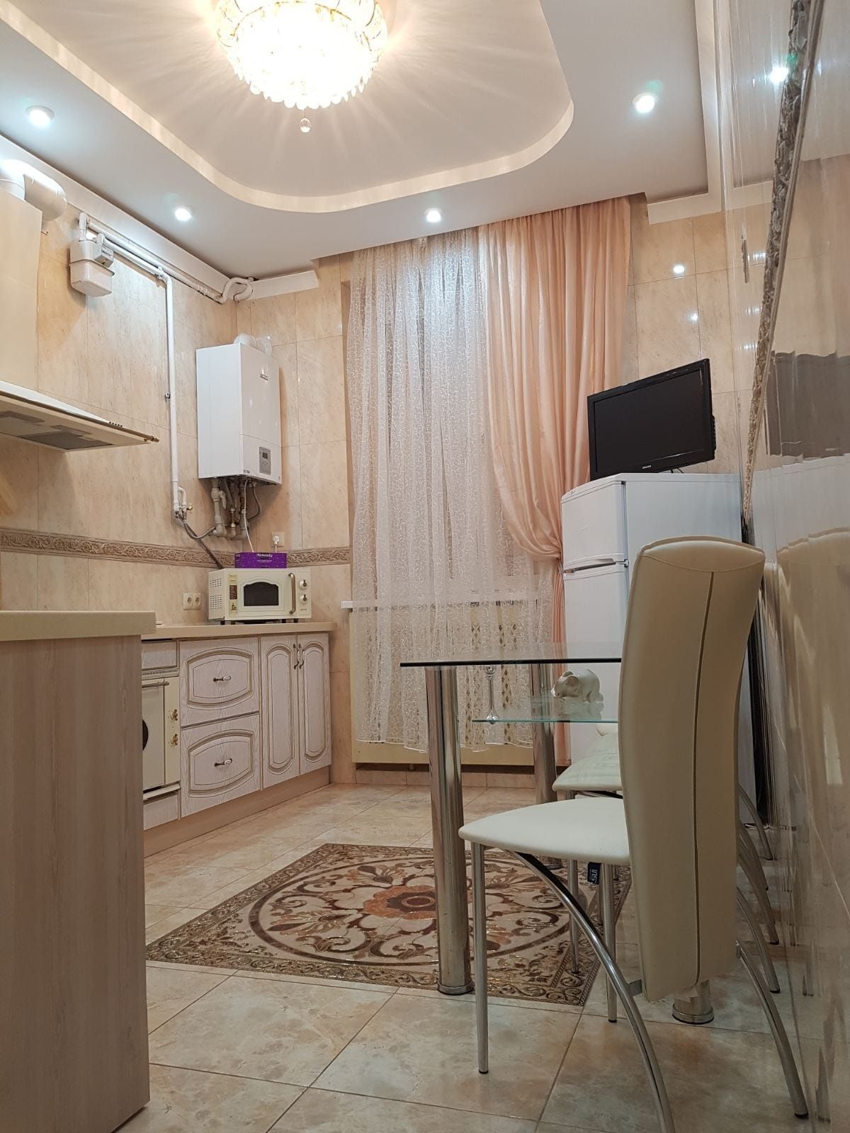 Сдам посутрчно квартиру  Дом Павловых, 50 метров от моря