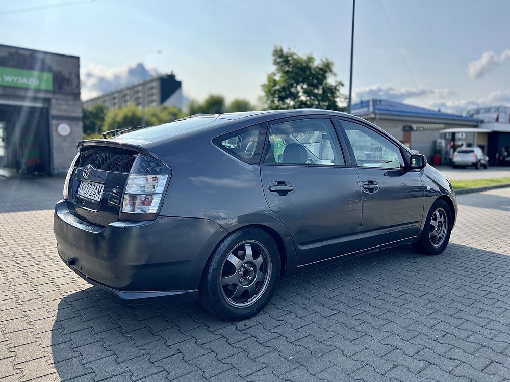 Samochód do Wynajęcia Wynajem Aut pod cele osobiste Prius Automat