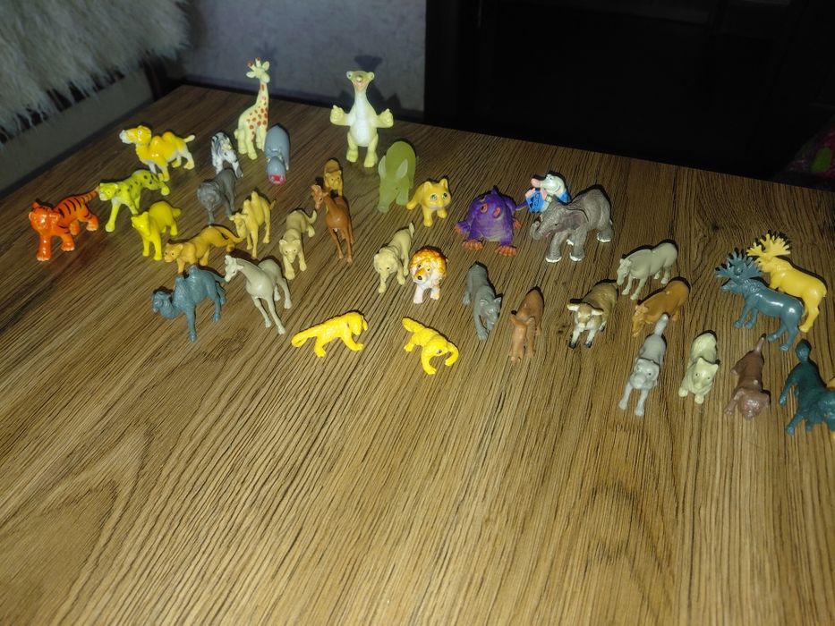 Колекція комах, тварин, динозаврів, фіксиків