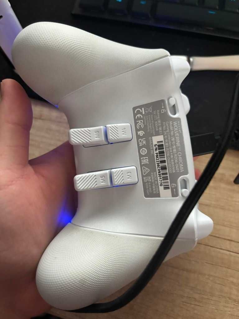 Pad Razer wolverine V2 Chroma