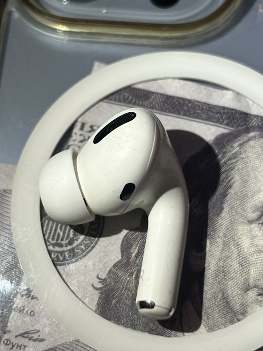 Продам наушник AirPods Pro 1 original все працює правий