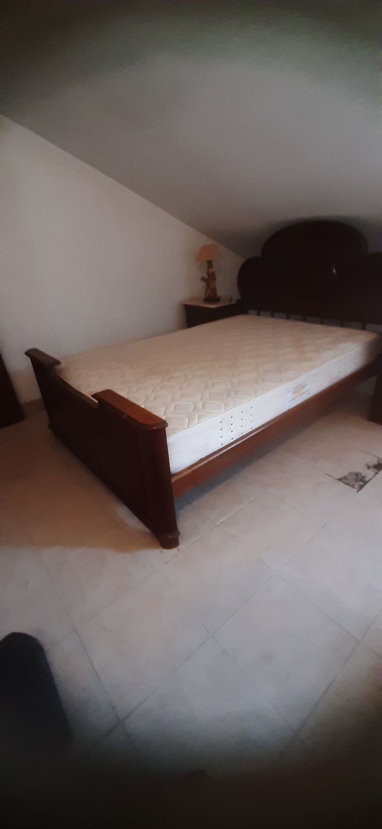 Cama de casal com duas mesas cabeceiras + estrado madeira + colchão