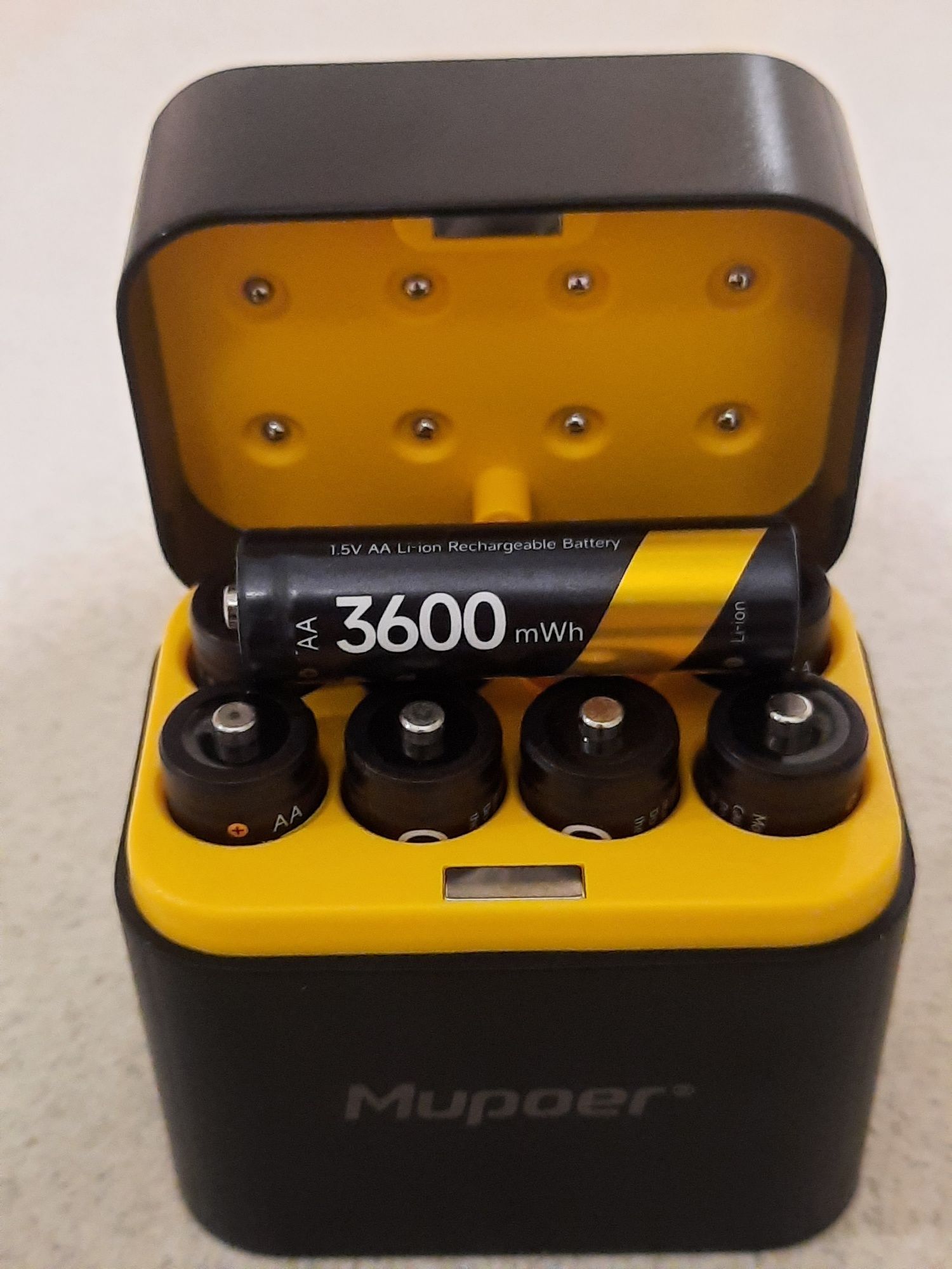 Батарейки акумуляторні AA 1.5v Li-ion 8шт.  +футляр зарядка