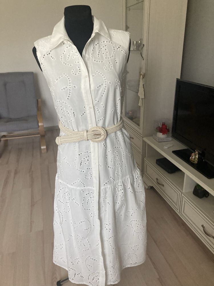 Sukienka biała haftowana  reserved m
