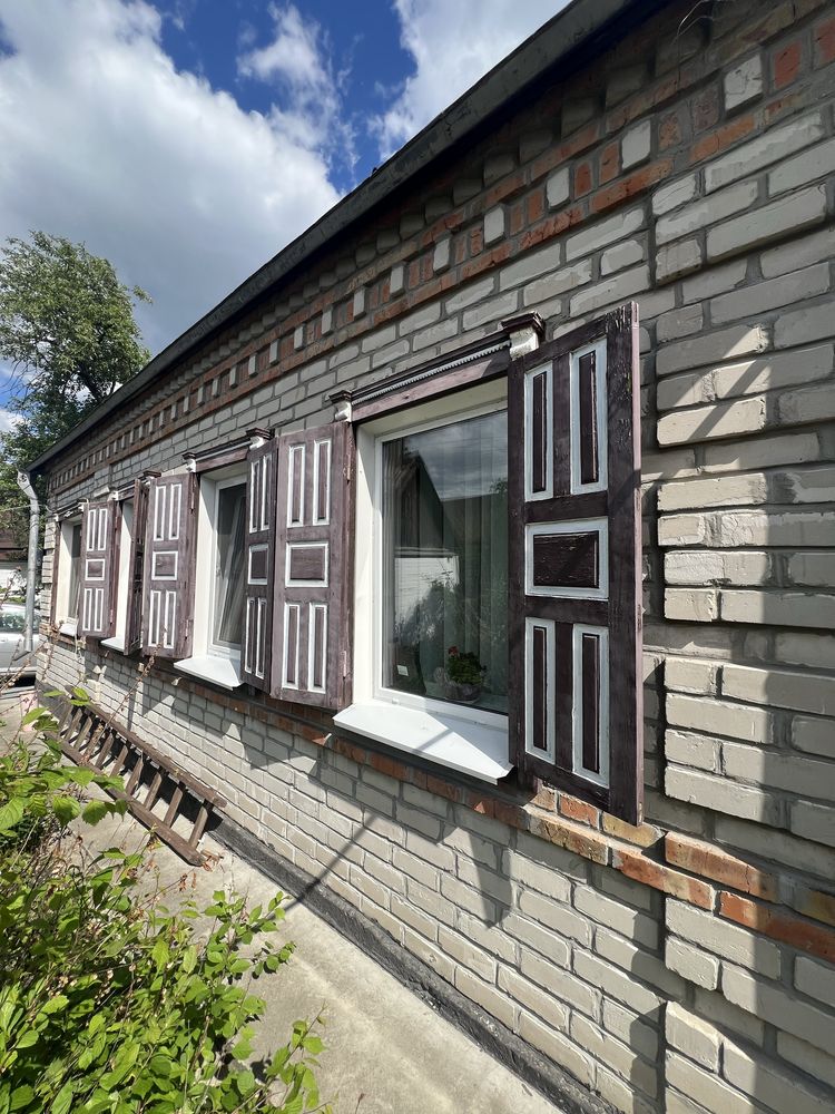 Жилой, кирпичный дом в городе