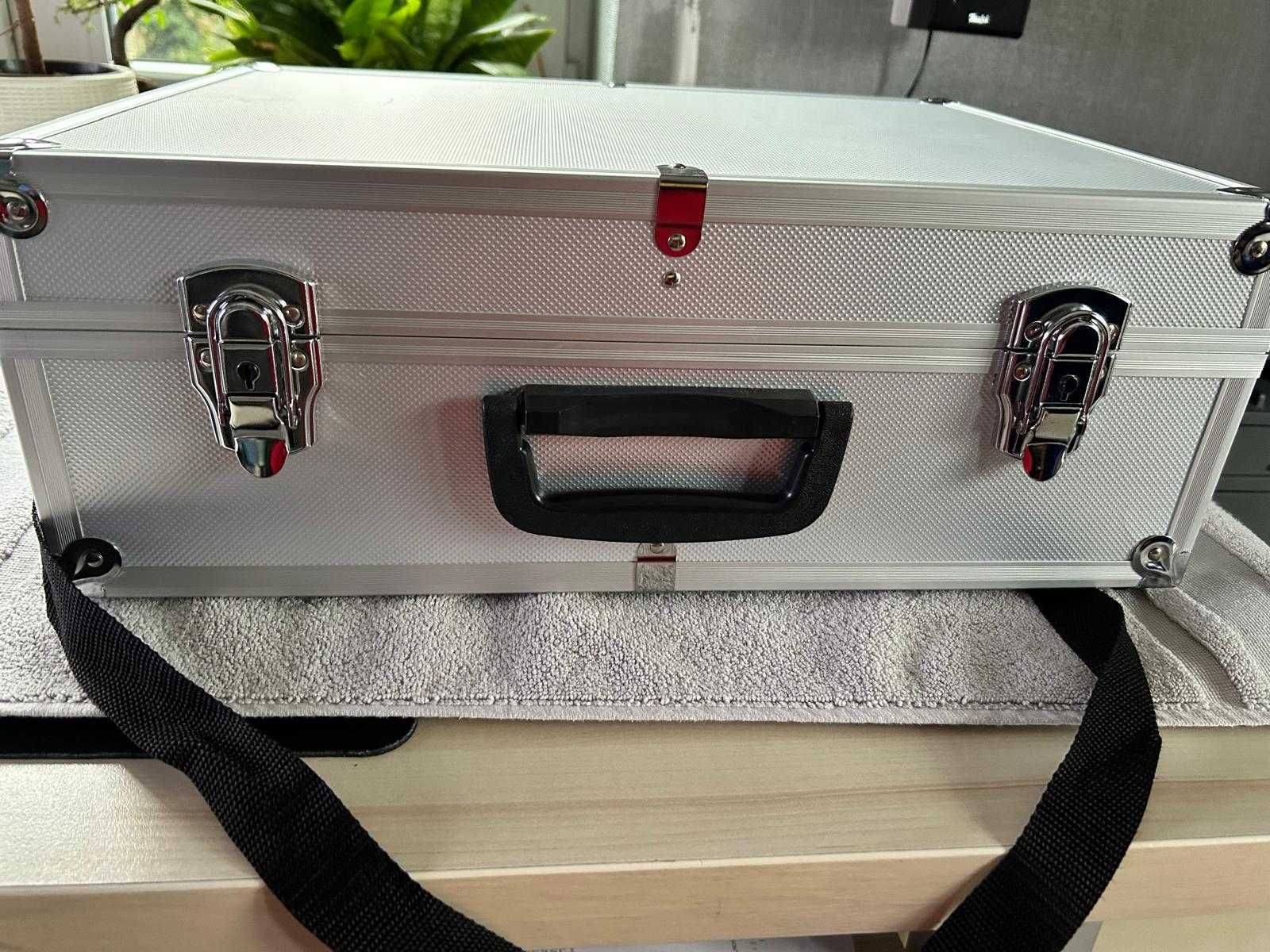 walizka aluminiowa 47x35 jak nowa