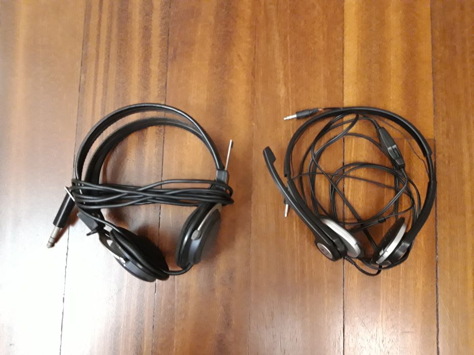 2 auscultadores com fios usados: Audiotronic + Logitech
