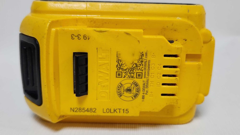 Акумулятор Dewalt DCB203 2ah 2020 рік з США оригінал