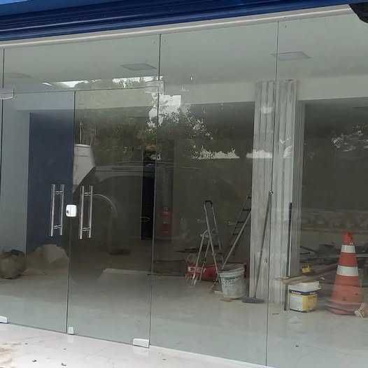 Loja para arrendamento - Restauração ou Clinica
