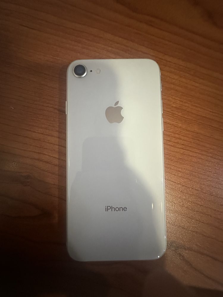 Iphone 8- usado
