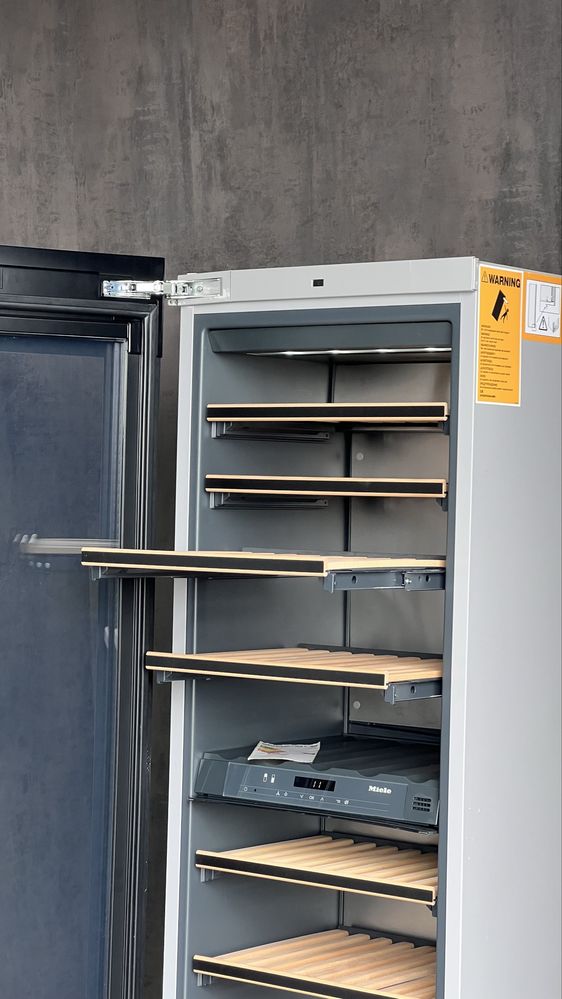Винний шкаф Miele KWT 6722 iG 83 пляшки ВИСТАВКА винна шафа
