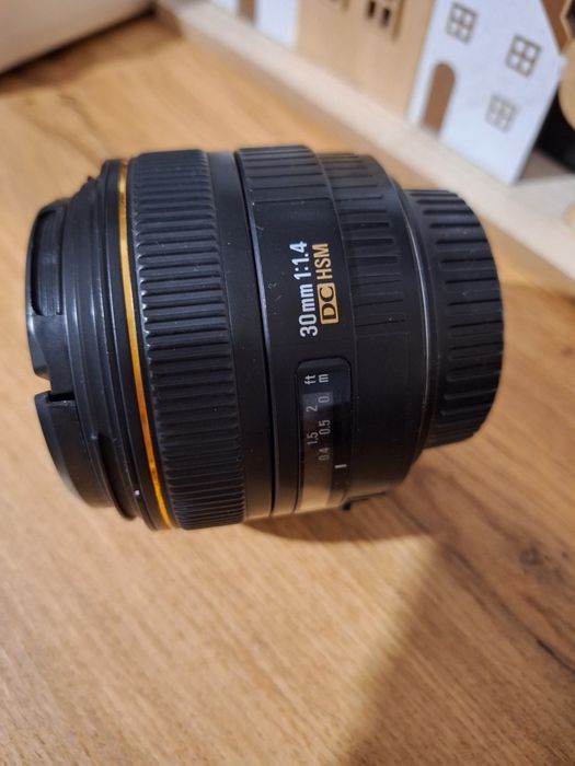 Об'єктив  Sigma AF 30mm f/1.4 EX
