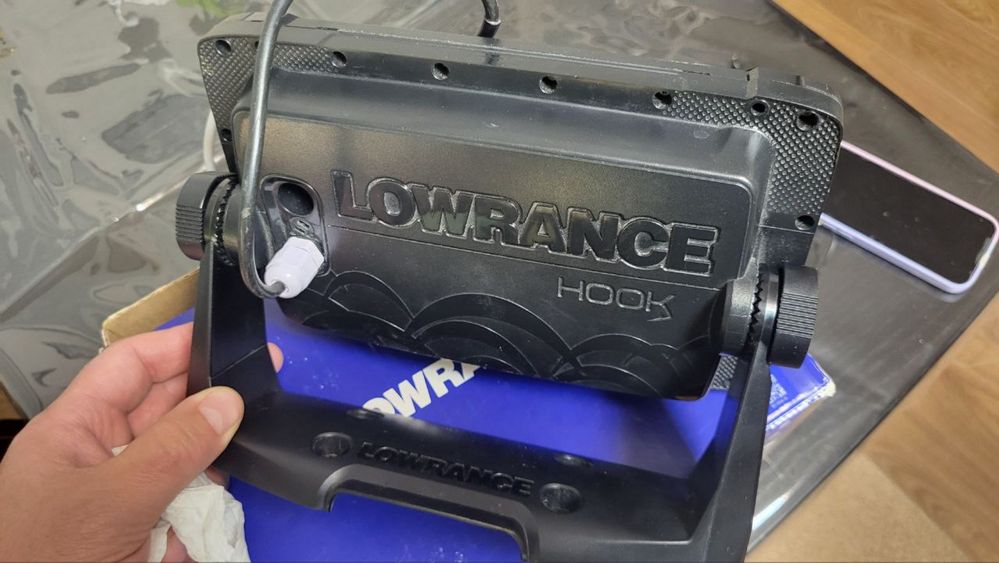 Ехолот Lowrance hook reveal 7 83/200